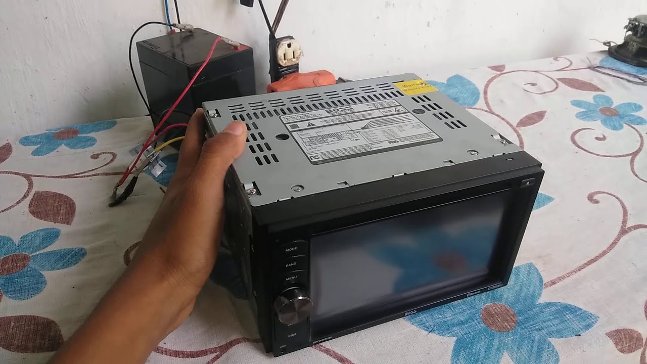 autoestereo BOSS de pantalla (no enciende) pero si activa el cd