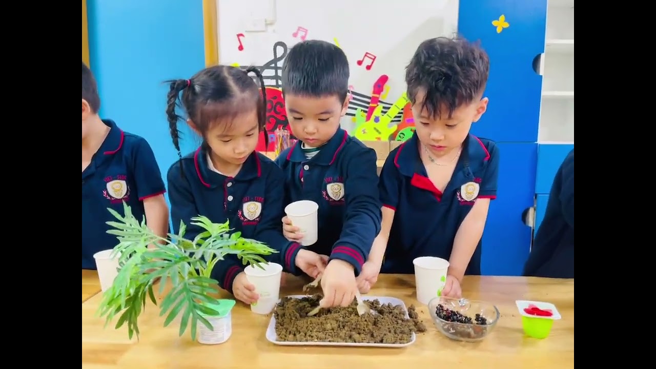 Tạo hinh: “ Món quà tặng mẹ nhân ngày 8/3”