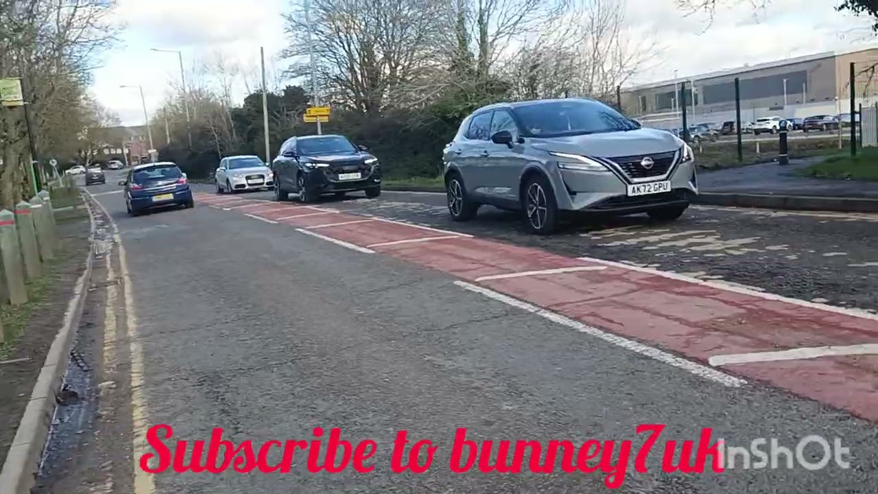 Walking from Linmere Houghton Regis to Lewsey farm Luton UK 