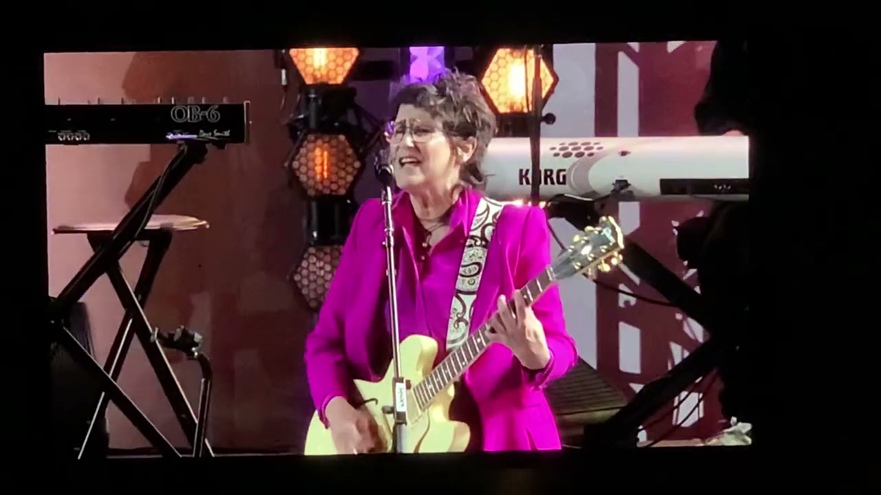 Brandi Carlile w/ Wendy & Lisa “Mountains” live at the Hollywood Bowl (10/14/2023)