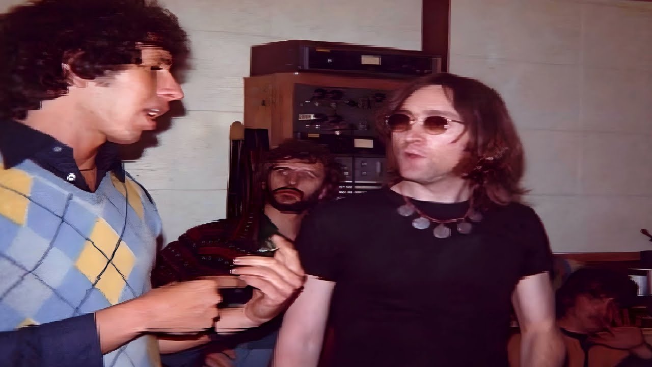 Джон Леннон и Ринго Старр спустя несколько мгновений после распада The Beatles.