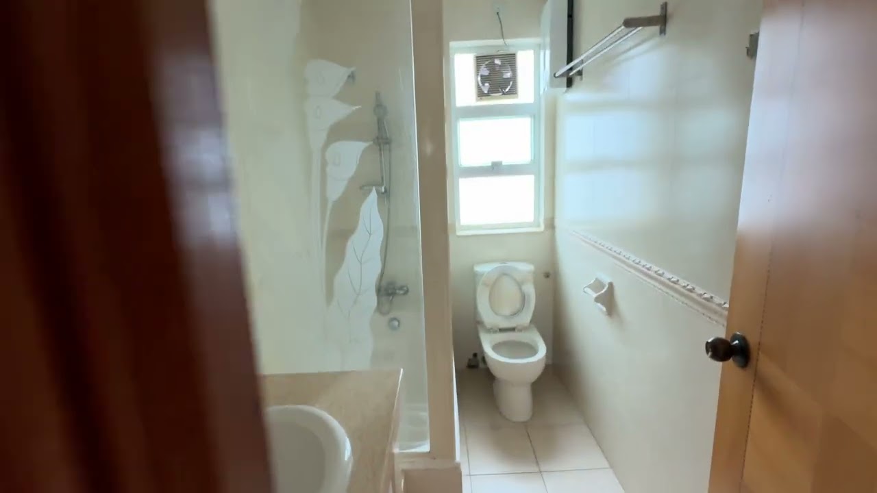 #西貢村屋#西貢物業# 沙角尾建築面積700x2=1400上複式1/F+2/f+700呎天台5房(其中一個套房）🎁租金$35000元🎁步行5分鐘到西貢市中心#西貢阿龍9382 9320曾生Daniel