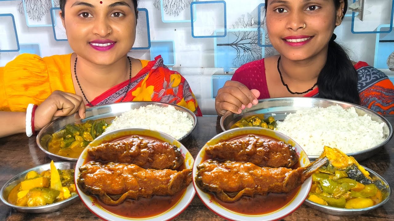 Bengali food eating rice with🥰🔥🔥spicy fish curry shimla mirch fish curry bhindi curry eating show