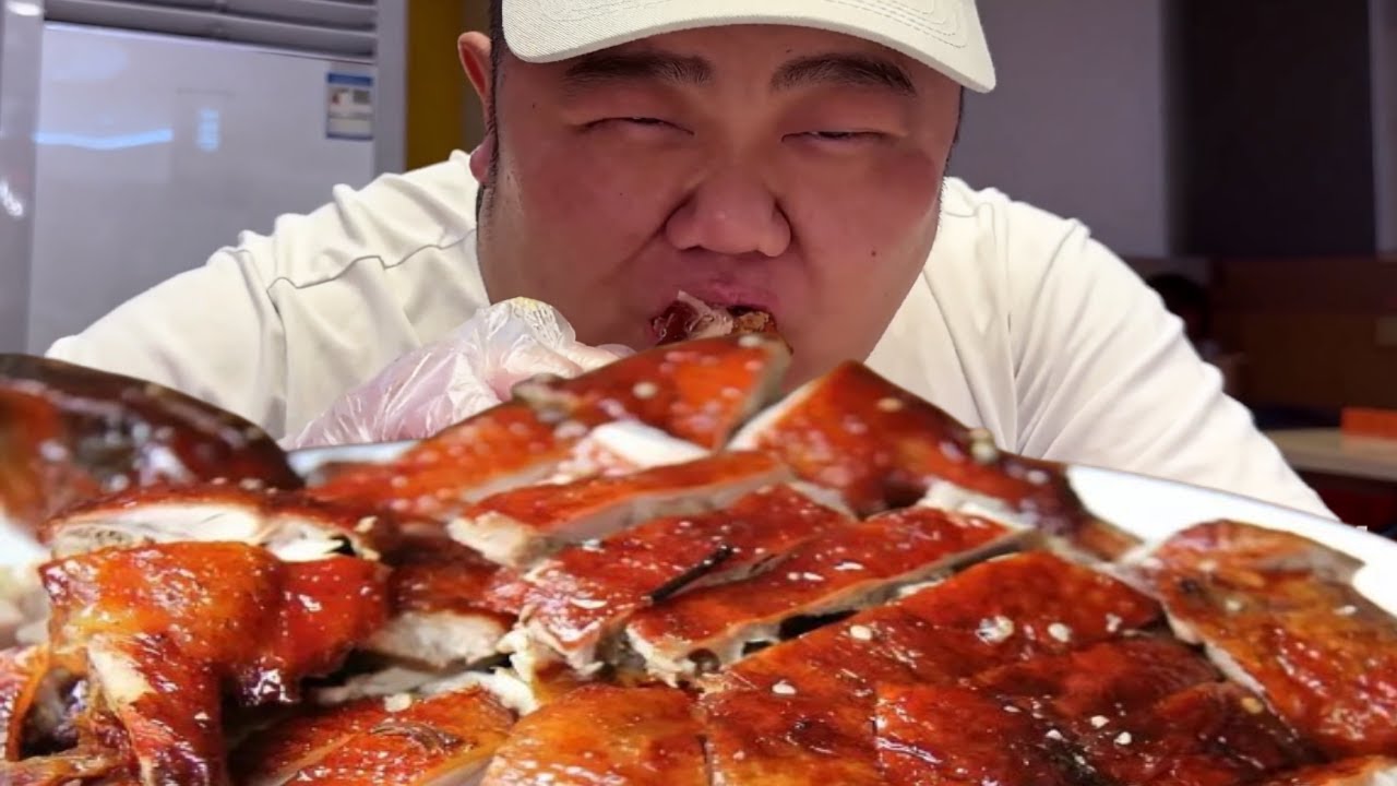 【大胃王挑戰】 打卡徐州招牌油燙鴨！個頭超大超實在烤得外焦裡嫩，沾醬一口爆香滿嘴油潤超滿足！ ｜Food Challenge【櫻木花胖】