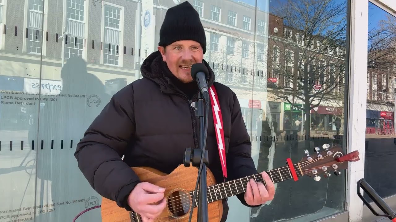 Sweet child of mine - Guns n roses looppedal cover busking