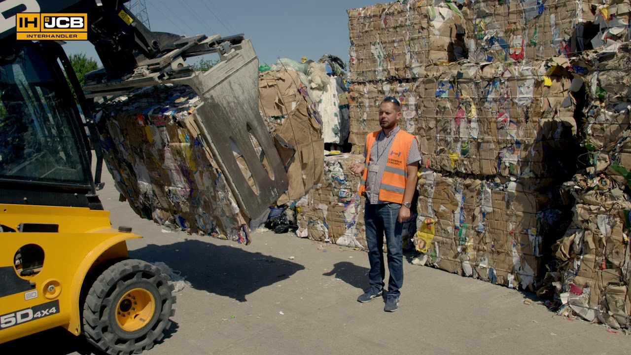 Teleskopowy w&oacute;zek widłowy JCB TELETRUK 8 opuszczane widly
