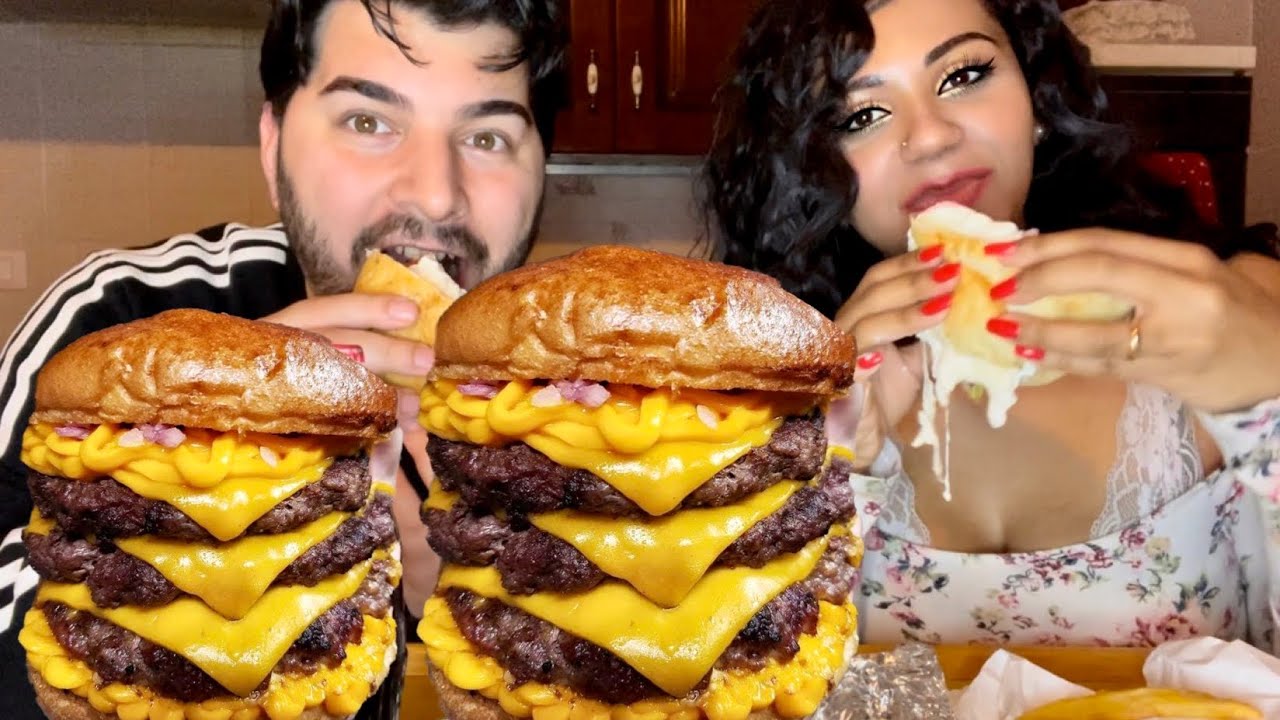 MEGA HAMBURGER a 3 STRATI,ENORME e con PATATINE!🍔EATING SHOW MUKBANG ITA