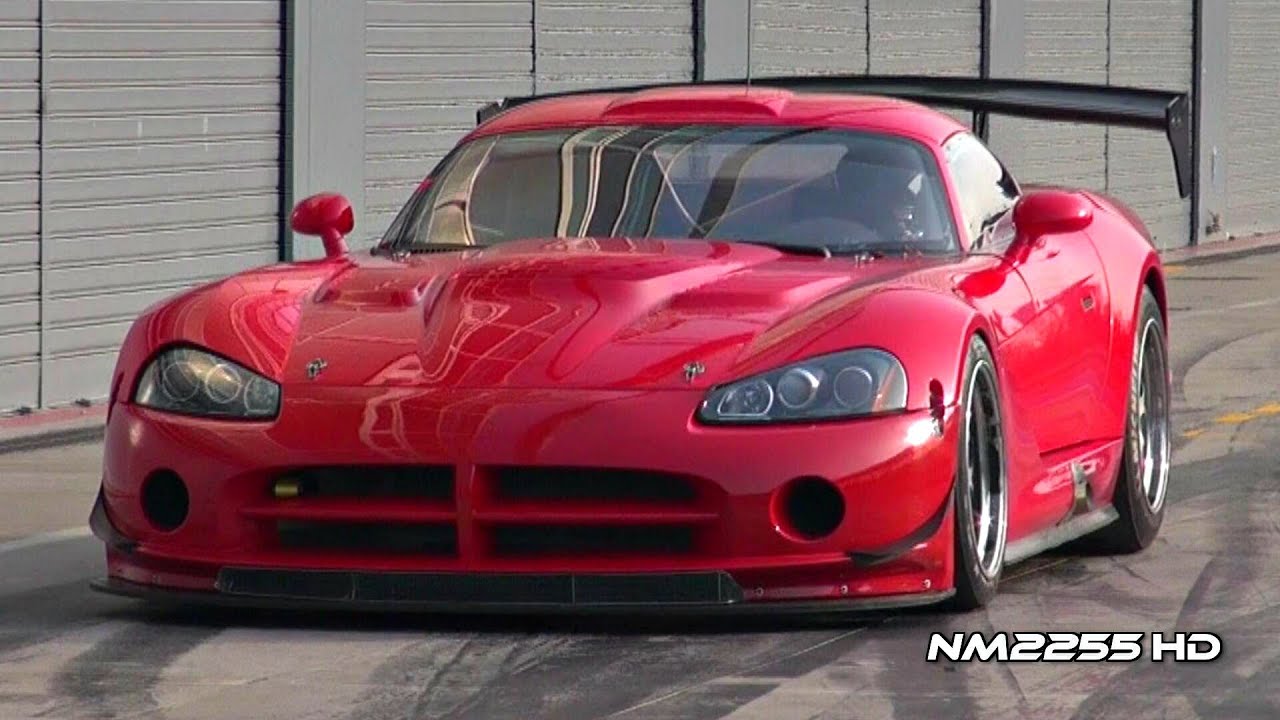 Dodge Viper SRT-10 GT3 Shooting Flames on Track!