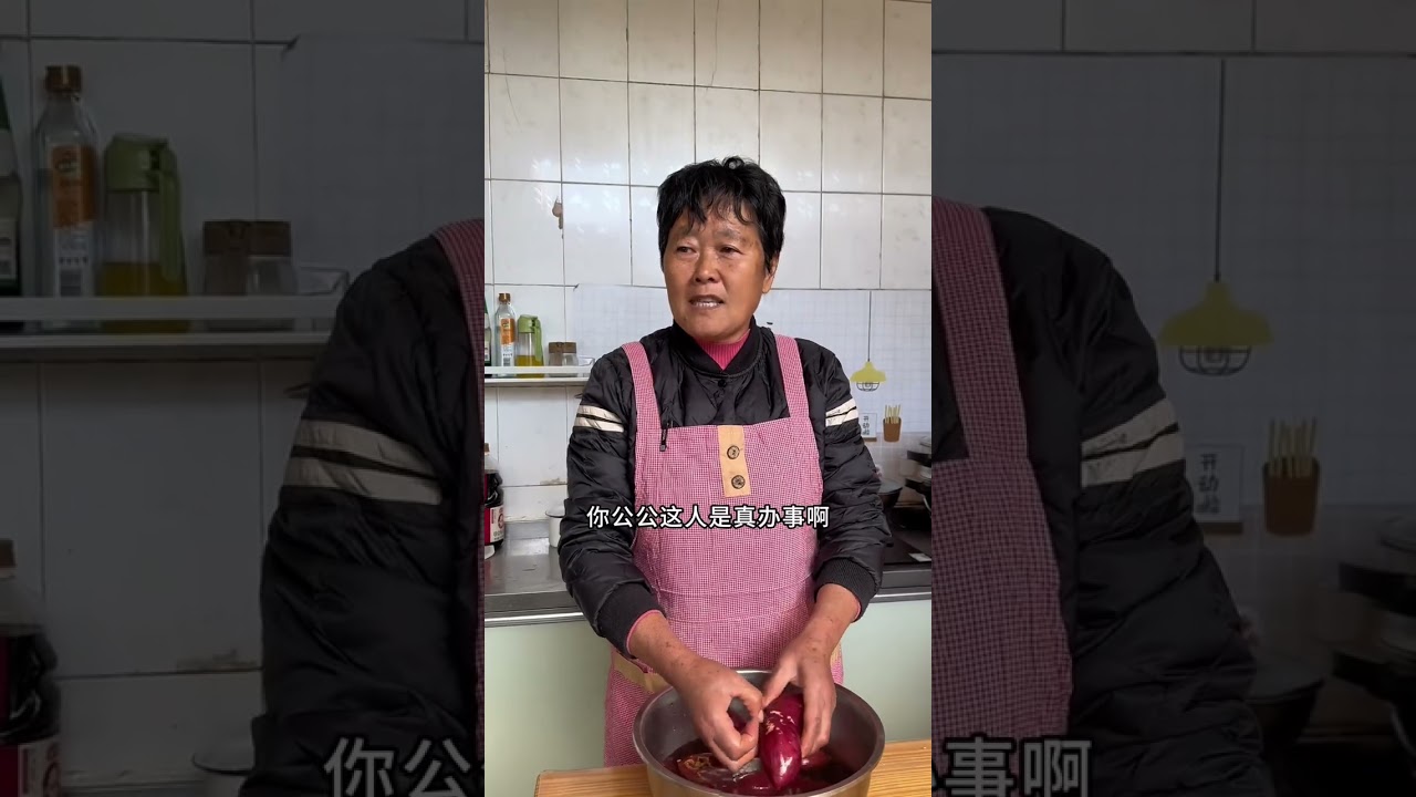 天冷了，今天商量着把院子封起一块来，孩子可以在里边晒太阳，爸爸千方百计想让我花钱，妈妈总是能体谅我#记录我的农村生活 #平淡治愈的乡村生活 #人间烟火最抚人心 @DOU+上热门 @DOU+小助手 @
