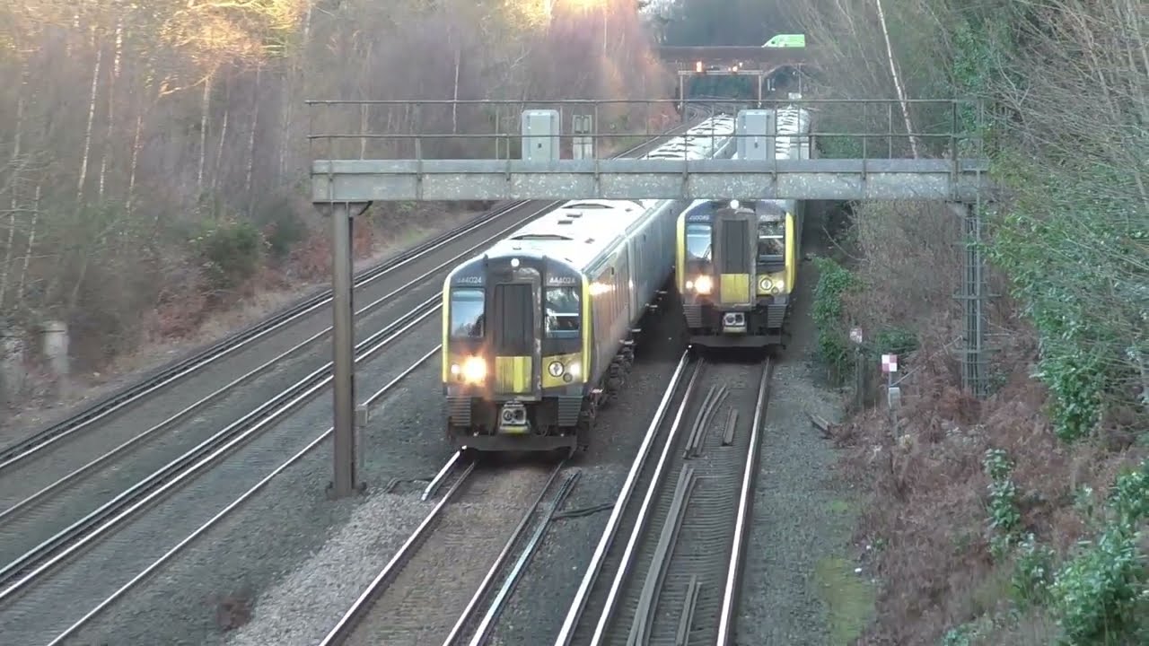 SWML - Christmas Eve Train Spotting at Woking Golf Club Bridge with 66 122 doing tones