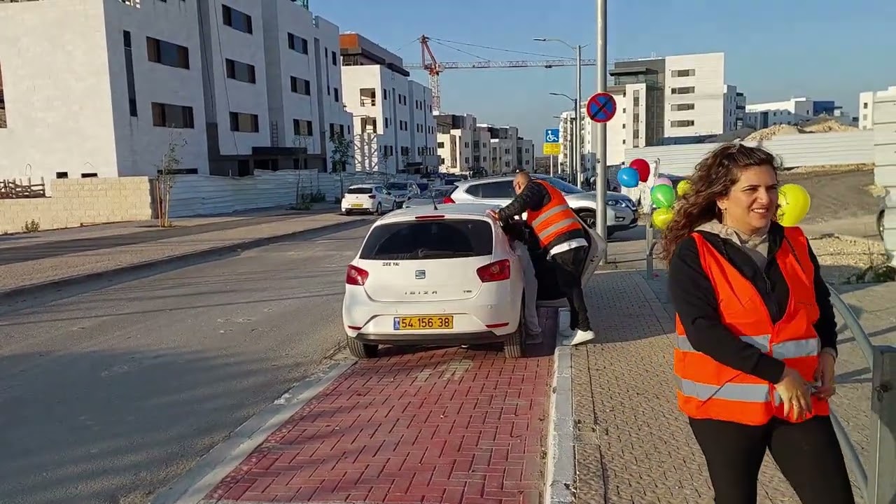 עיניים בדרכים'/'נשק וסע'/'سلم وتوكل' - ביה''ס 