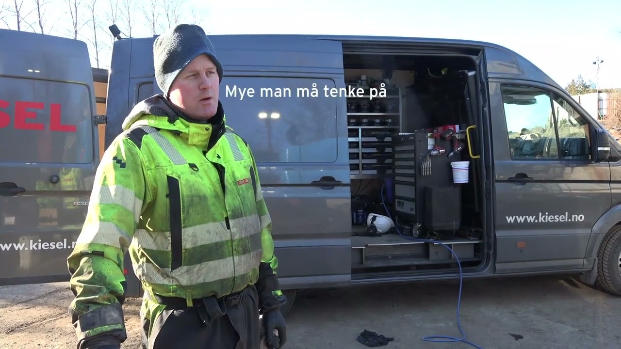 Servicemekaniker i arbeid hos Kiesel Norge