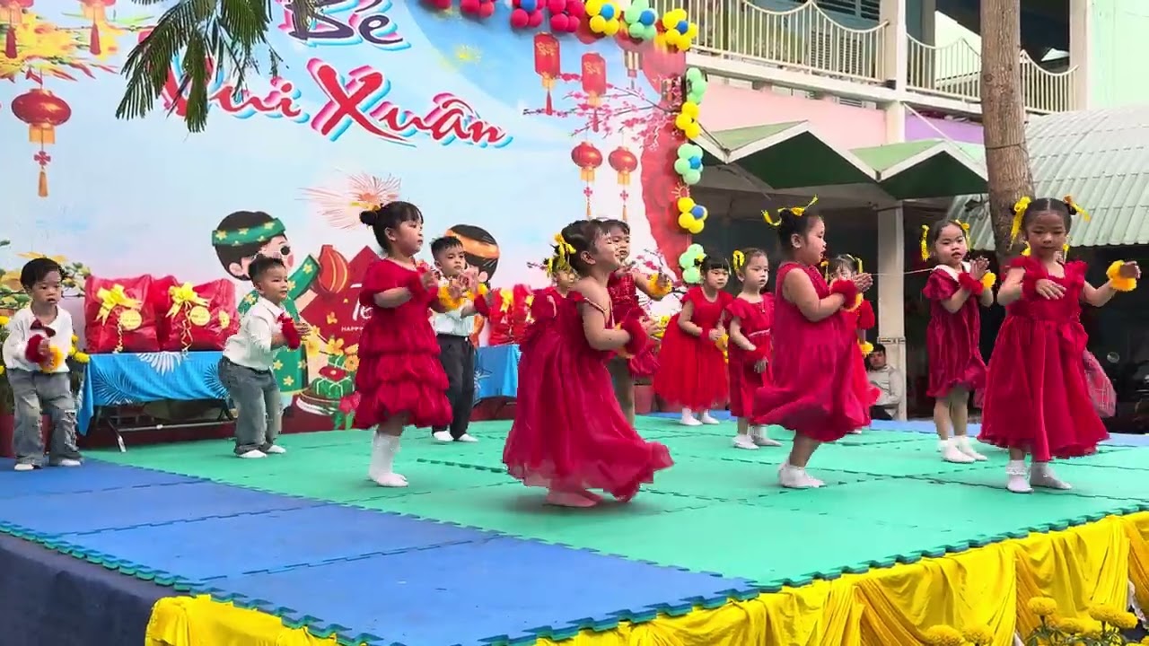 Bắp múa tết 2026