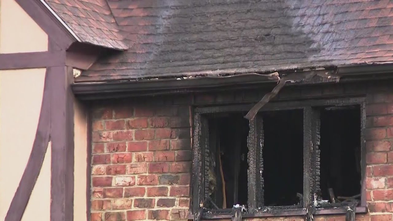 'They had big hearts': Sisters die saving dad from fire