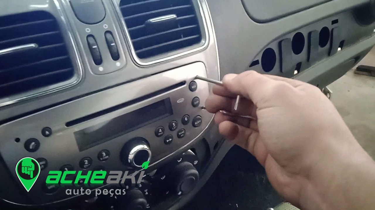 Retirando o rádio do Grand Siena 2014 com chaves normais