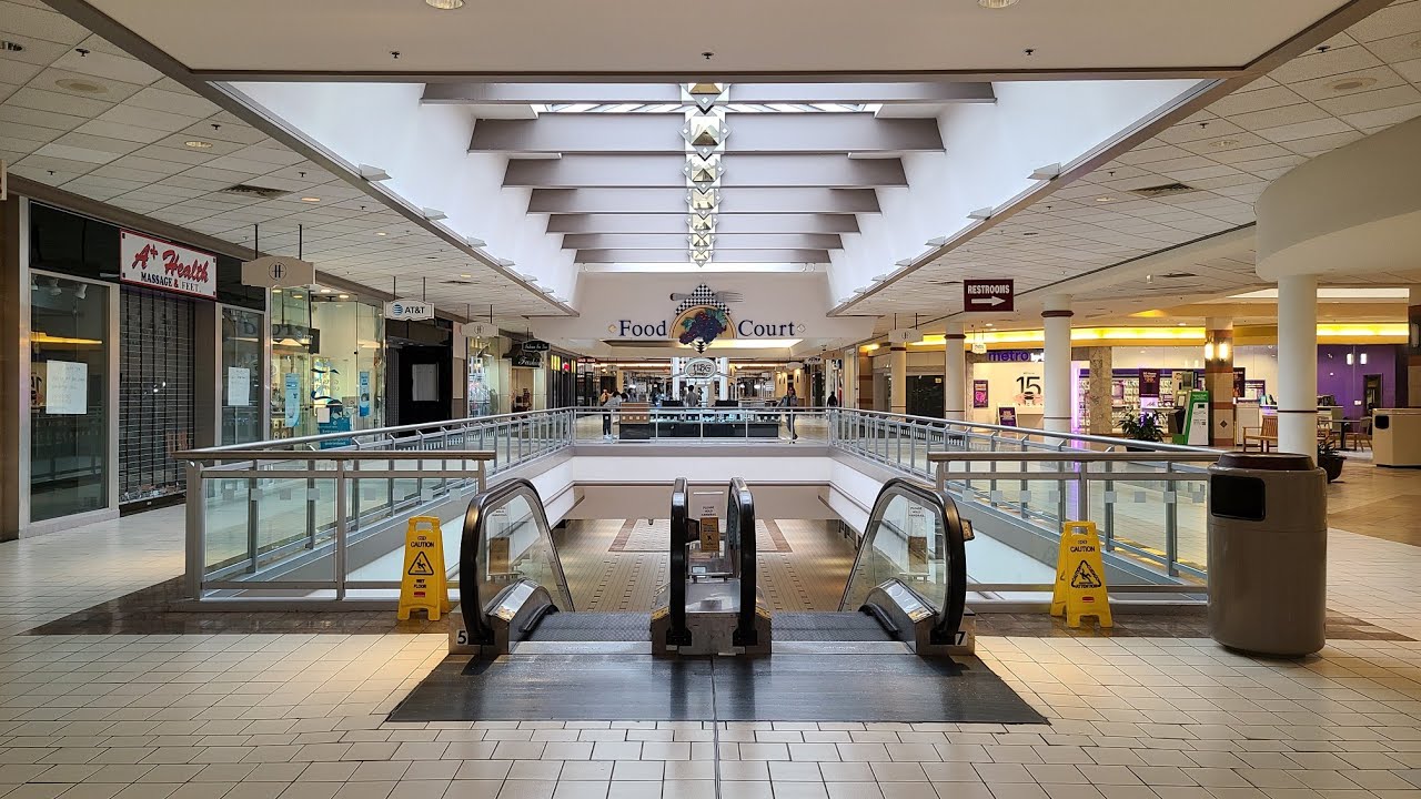 Live at the Harrisburg Mall! Why is this place still open!?