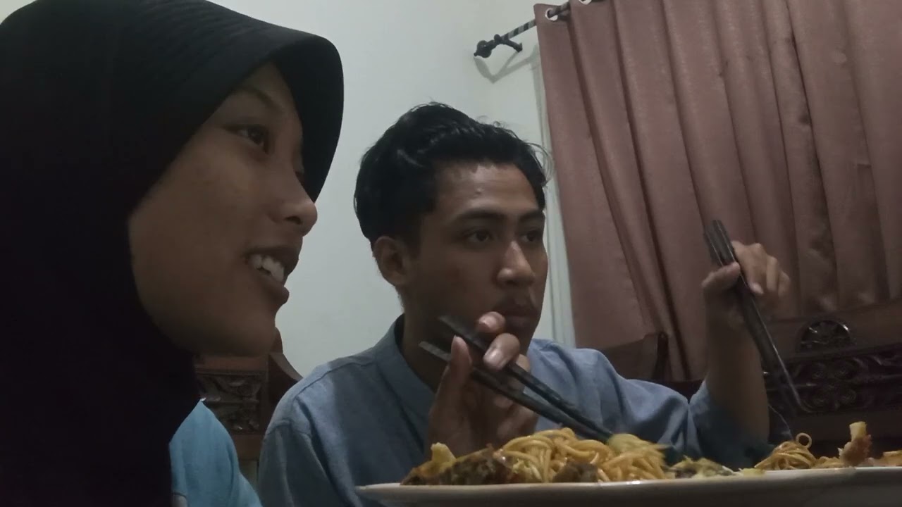 trying ramen ya by mi sedaap yang yakitori sedappp (with our official intro hehe)