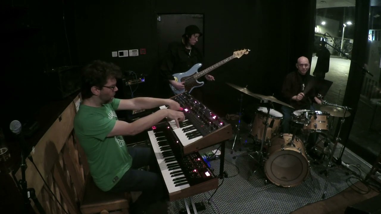 Tom Cawley, Daisy George, Seb Rochford live at the Vortex