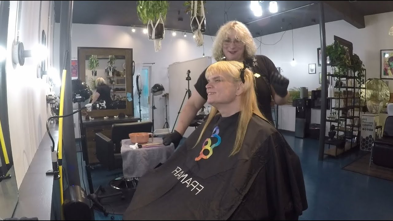 A Day in the Hair Salon - Lilly's Makeover! @lillygodzilly