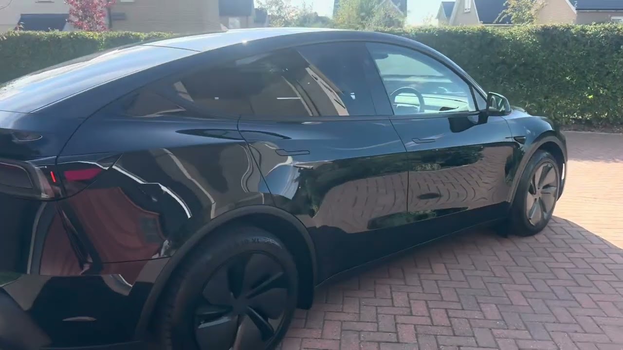 Model Y Juniper Delivery day!! UK AWD Diamond Black