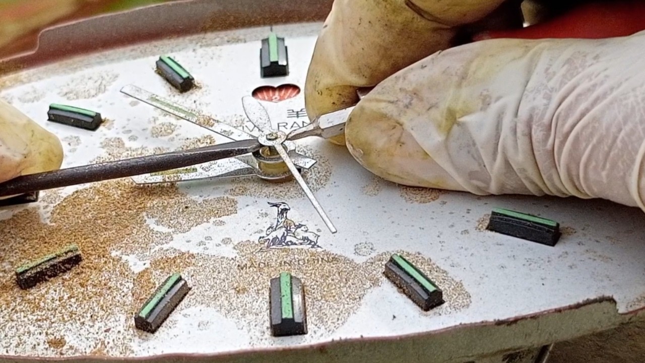 Restoration of a rusty vintage alarm clock|| Back to life: old alarm clock repair and restoring