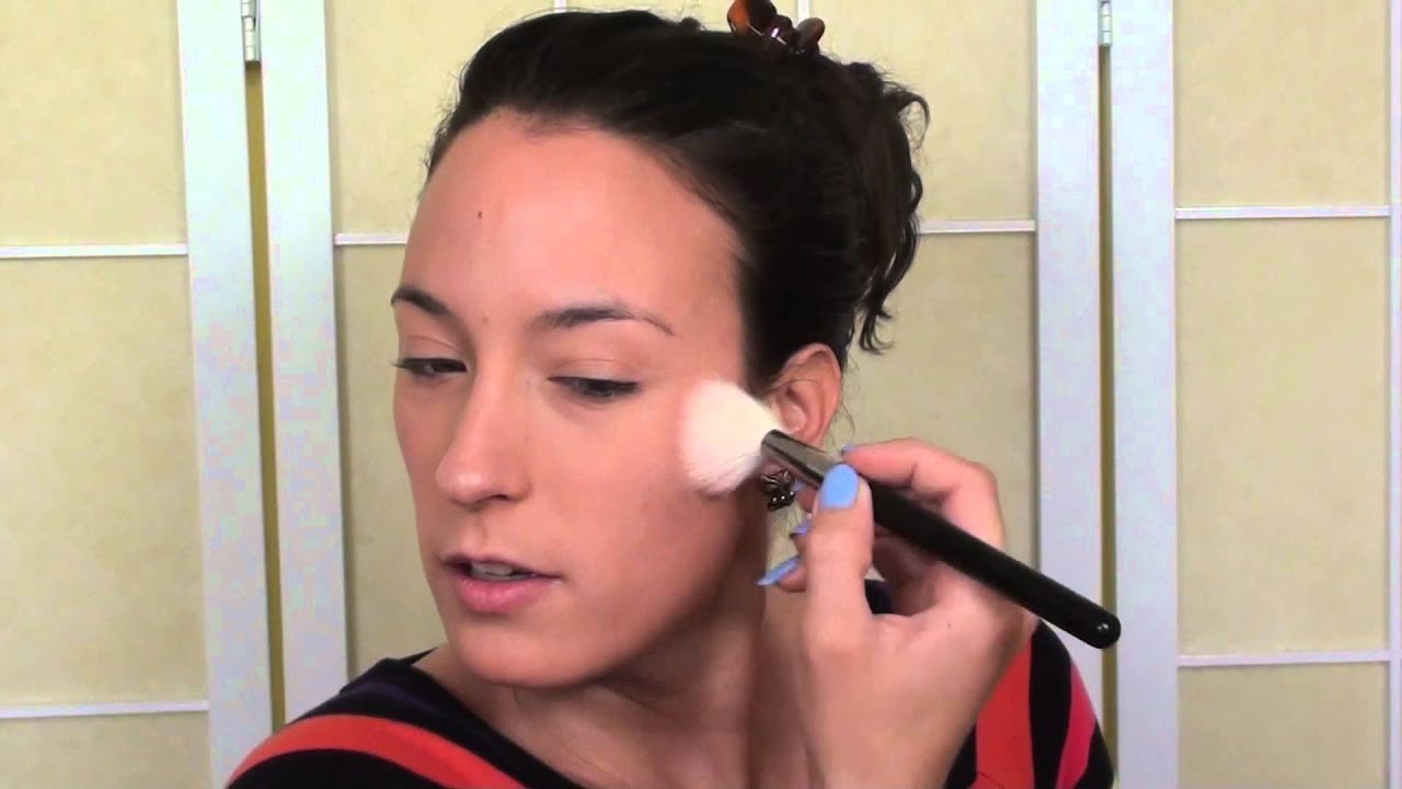 Comment bien faire son teint (BB crème, contour, enlumineur, etc.)