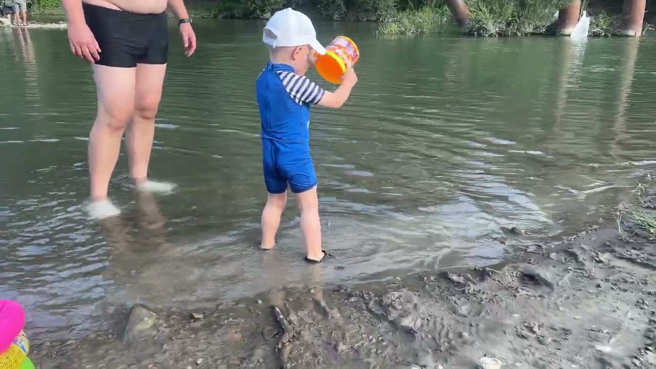 Вийшли на річку поплюхатись