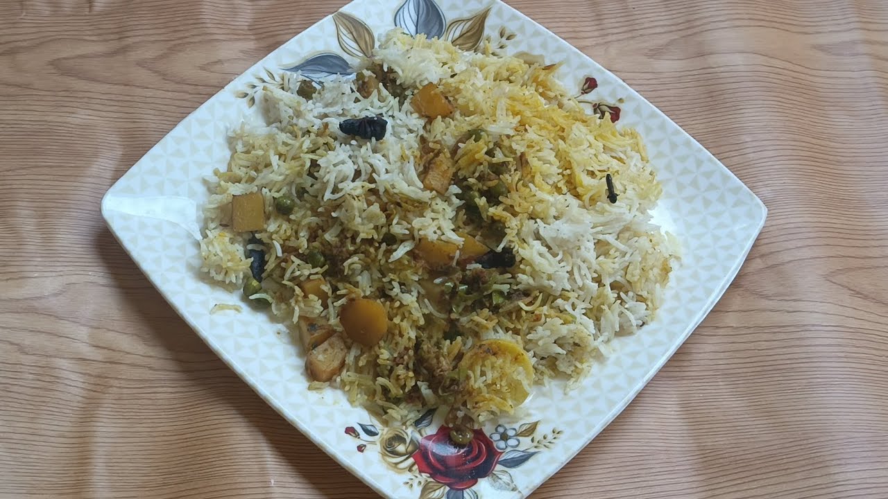 Street Style Aloo Matar Biryani | Quick & Tasty