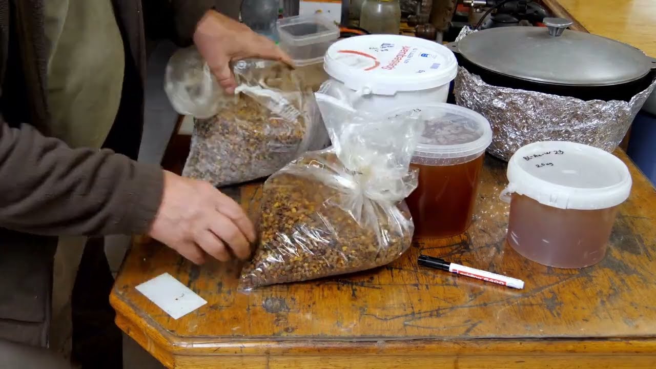 Meine Bienenbrot Maschinen /Агрегат для извлечения перги/Unit for extracting beebread/