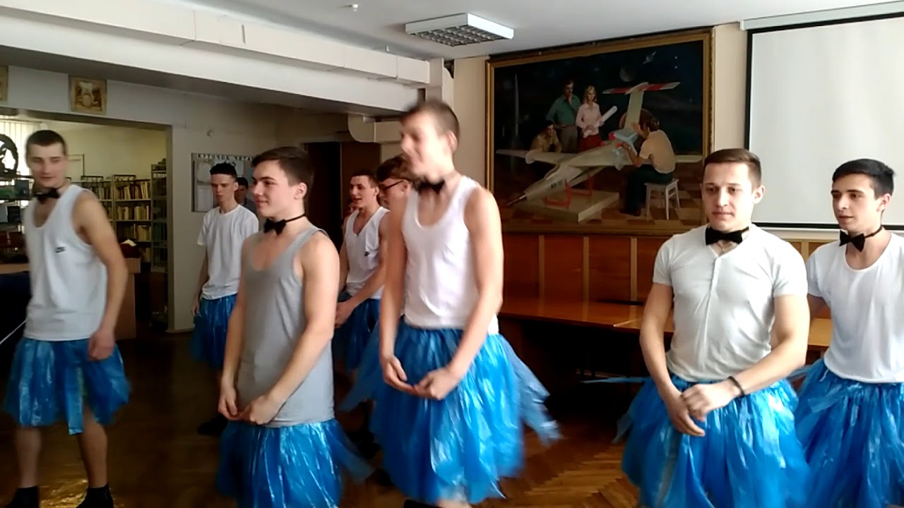 Танок хлопців на 8 березня