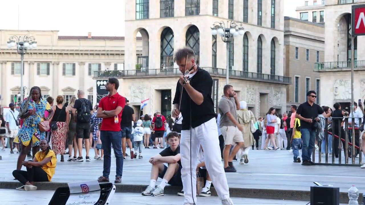 Violin Street Performer | Milan, Italy