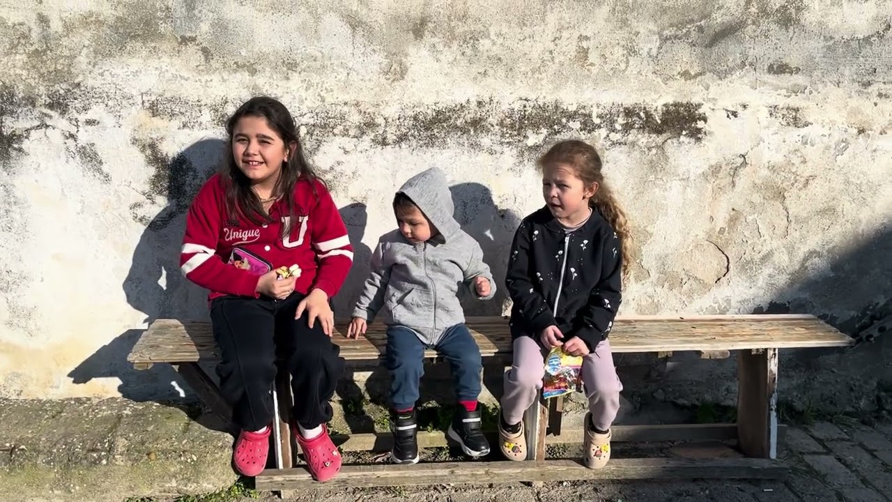 KÖY VLOG 🌸🌸 SÜPRİZ SONLU OYUN EĞLENCE🥰 KÖY MARKETİ GEZİNTİ🙈 #keşfet #öneçıkar #köyvlogu 