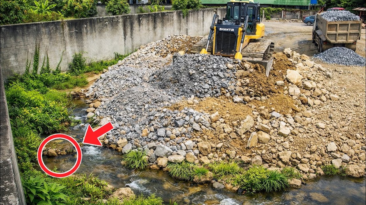 Amazing Complete Corner! Landfill by SHANTUI Bulldozer Pushing with Heavy Dump Trucks Loading soils 