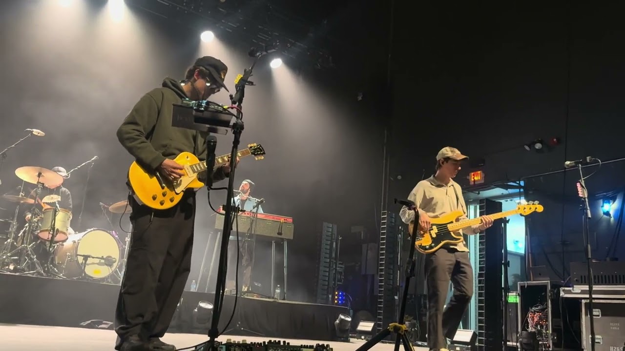 Hippo Campus - Simple Season (Live in Columbus)