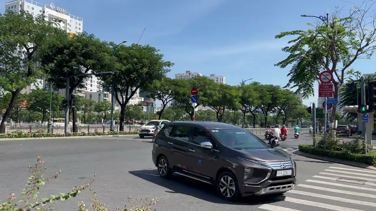 Buổi sáng đầu tiên của năm Bính Ngọ (17/02/2026) Trên bến Vân Đồn (Bến Nghé) quận Tư Sài Gòn.