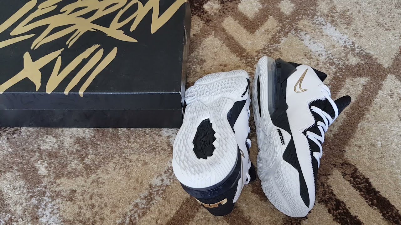 Review Nike Lebron James XVII black&gold In Hand On Feet