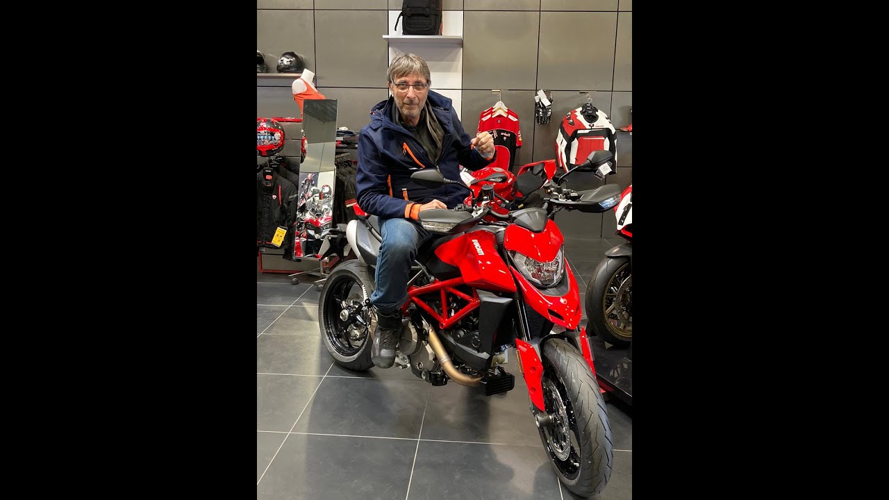 Démonter le filtre à air d'un Hypermotard 950