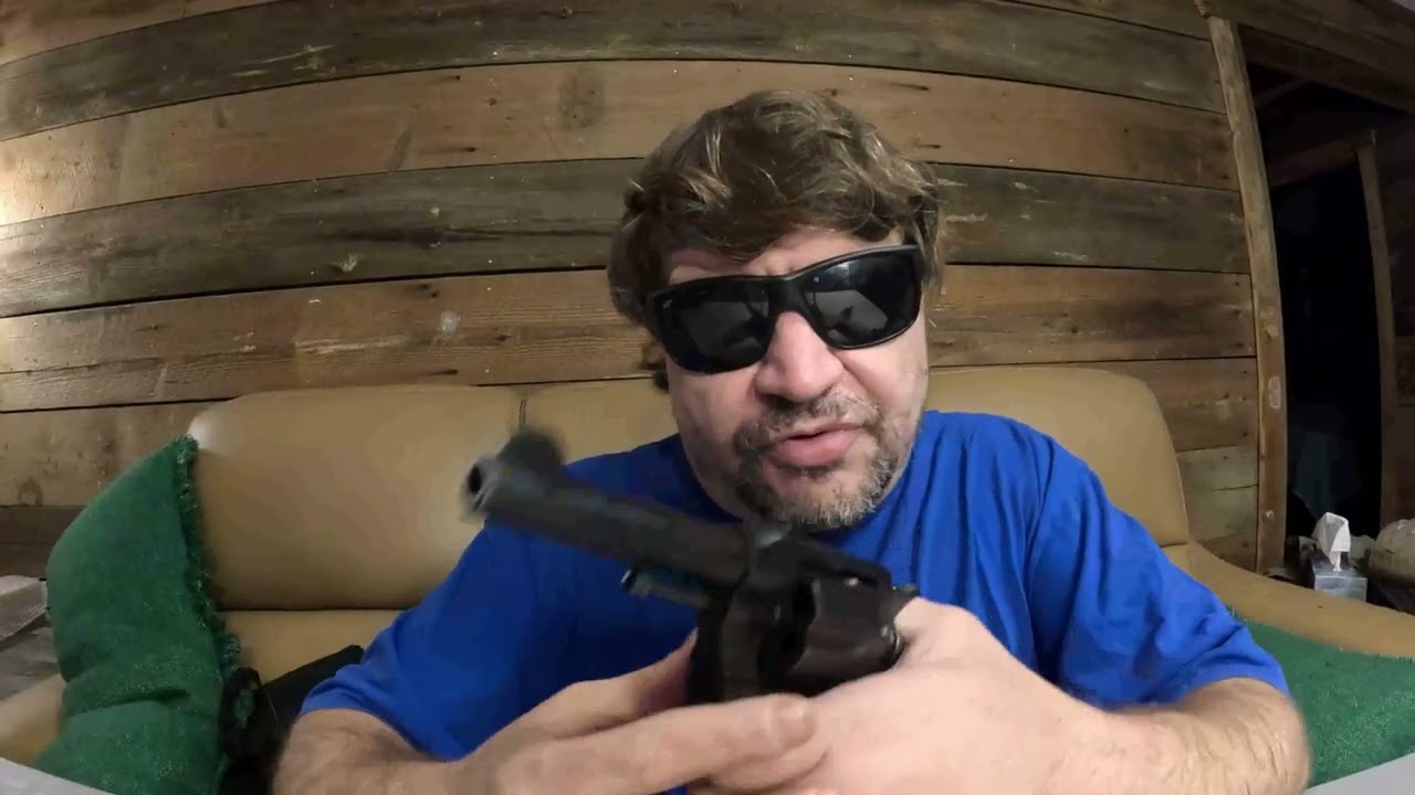 Недооценённые американские пистолеты времен Второй мировой войны: модели Colt Commando и S&W Vict...