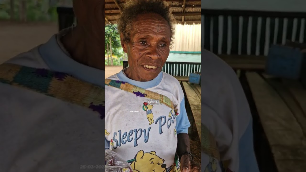 268. mama papua baru pertama naik kepos TNI bawa daun ubi