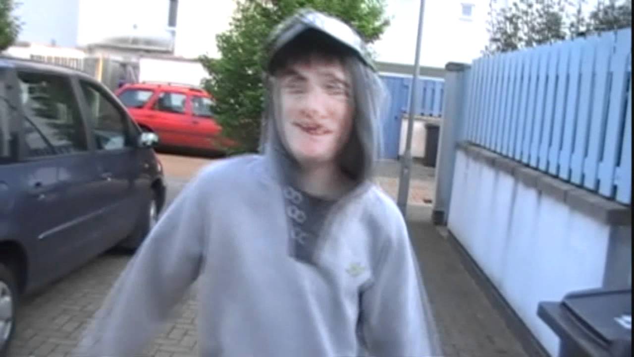 How to walk like a chav! Tutorial by Pikey Pete