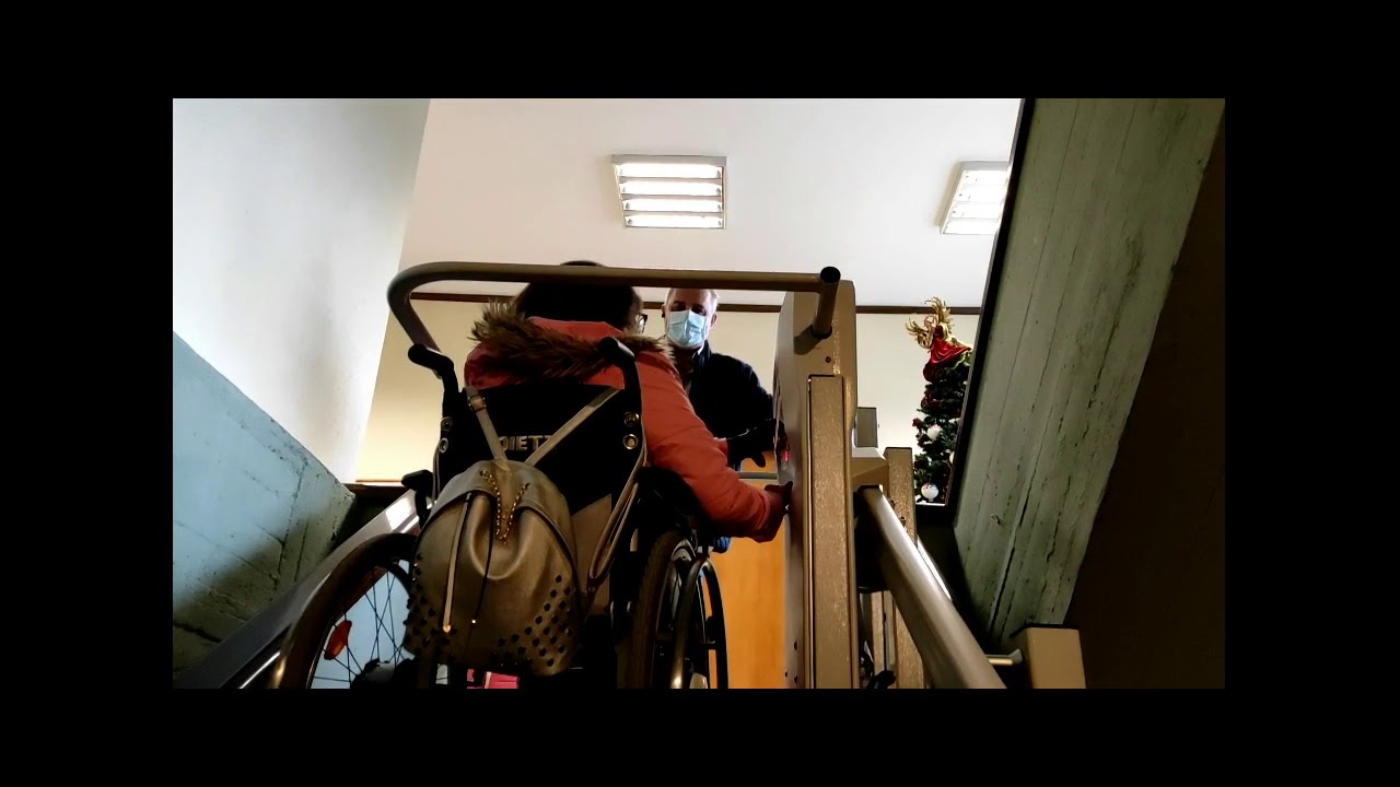 Τοποθέτηση ανελκυστήρα σκάλας ΑμΕΑ