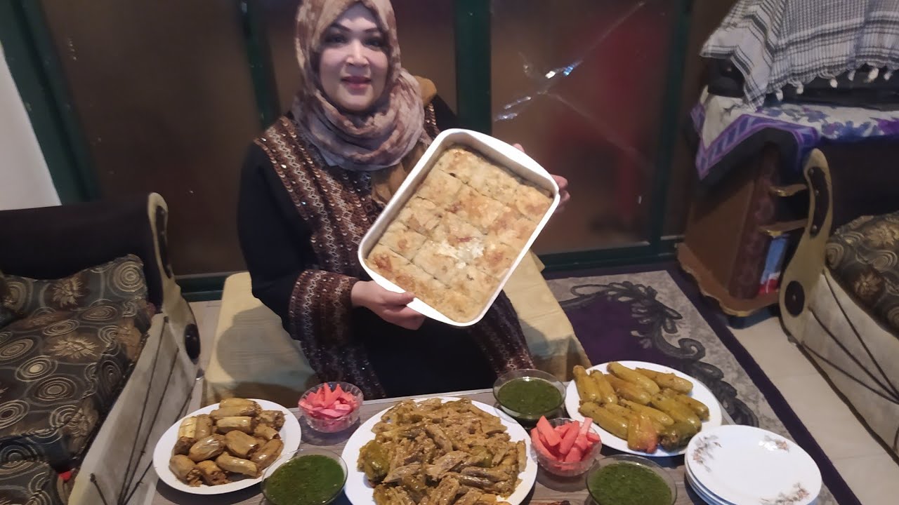 تعالوا شوفوا العزومه الي عملتها  واحسن هديه في العالم مع توته تاج