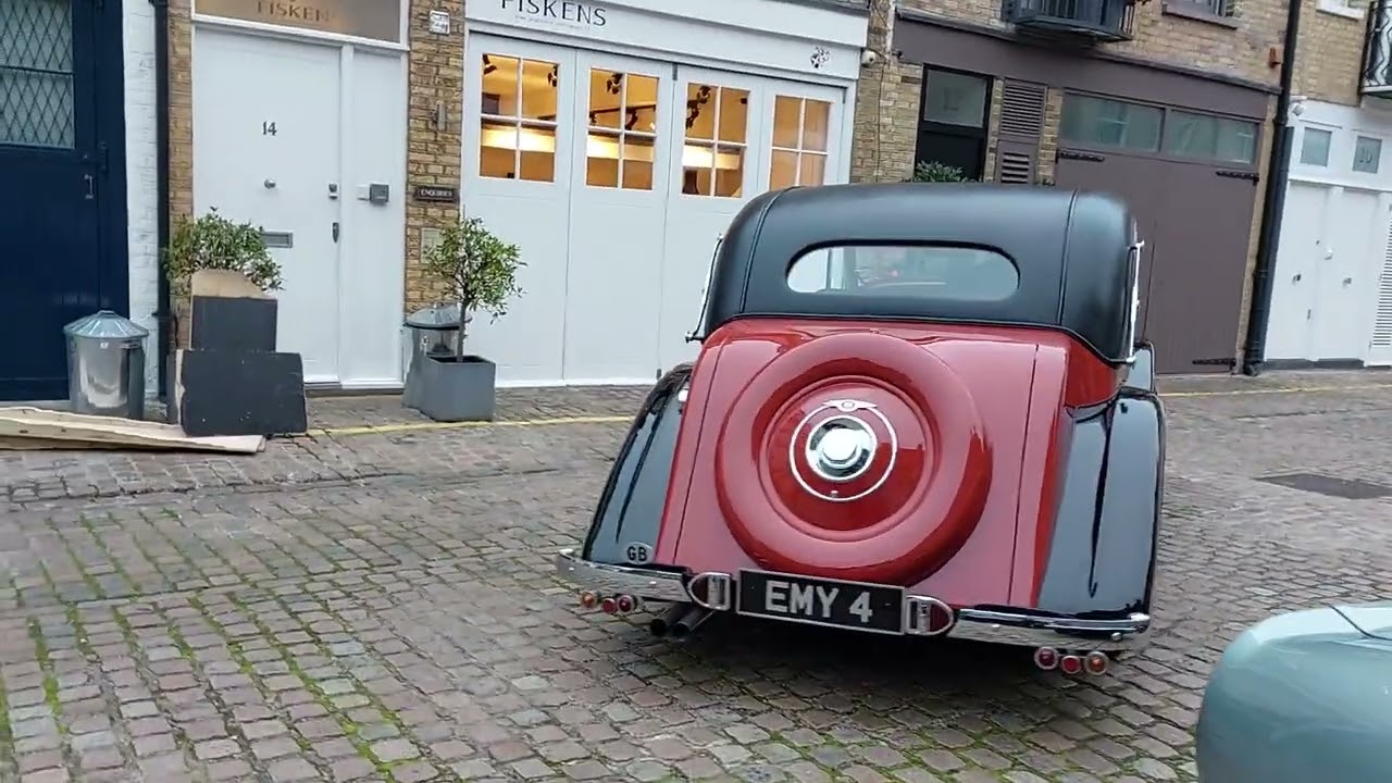 1936 Bentley Derby 4/14 Startup sounds nice and it's a sick car bro look at that it's so cool