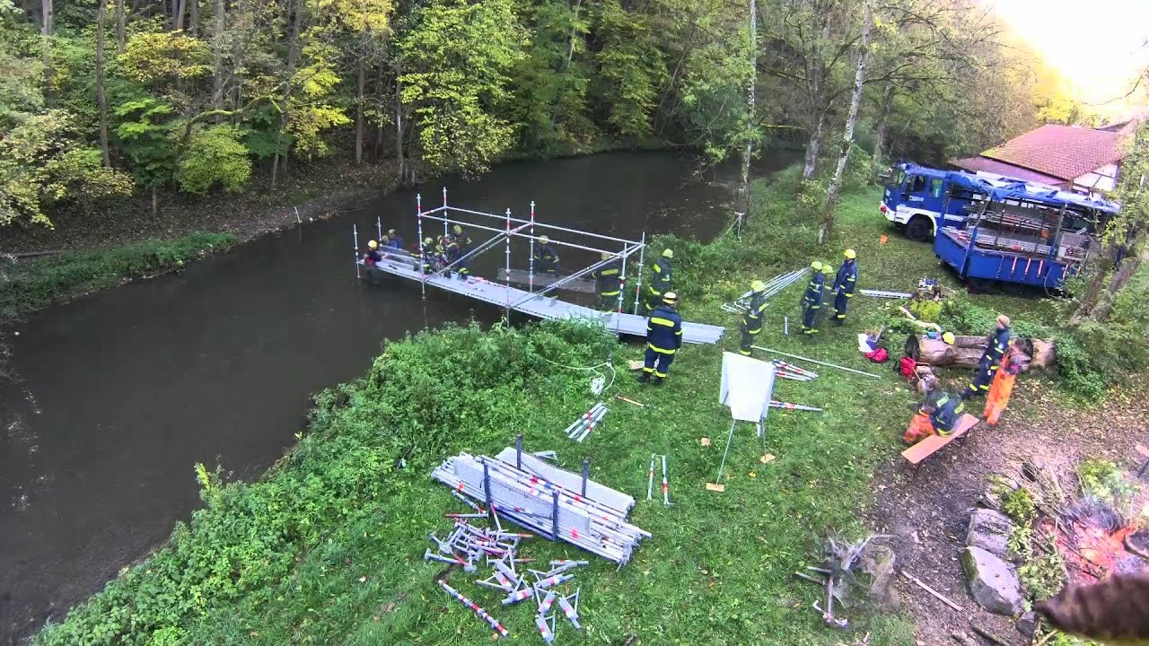 Ausbildung Einsatz-Gerüstsystem (EGS) Bau eines Hochwasser Stegs
