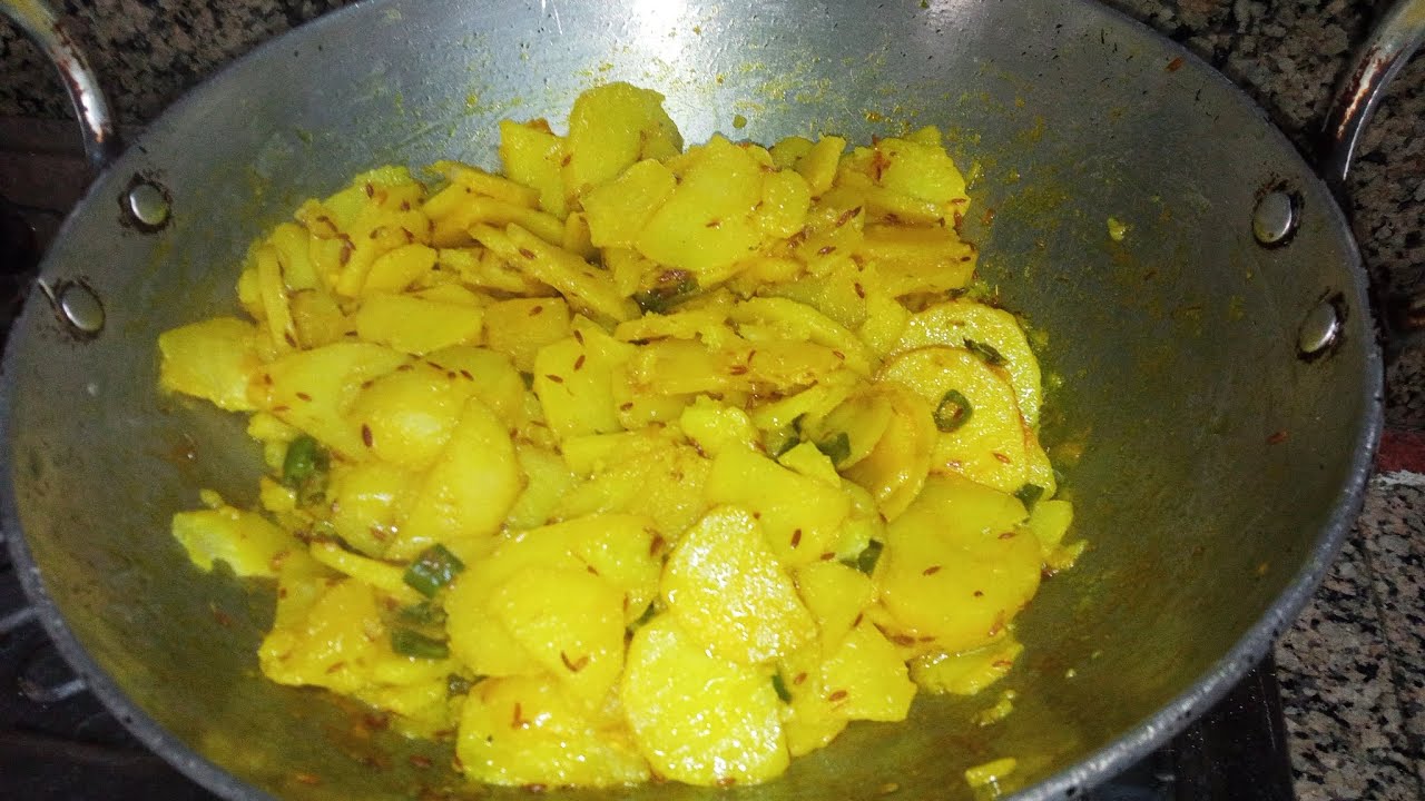 चटपटे जीरा आलू, सब्जी भी-चाट भी । Jeera Wale Aloo | Spicy Dry Aloo Sabji | Potatoes with Cumin Seeds