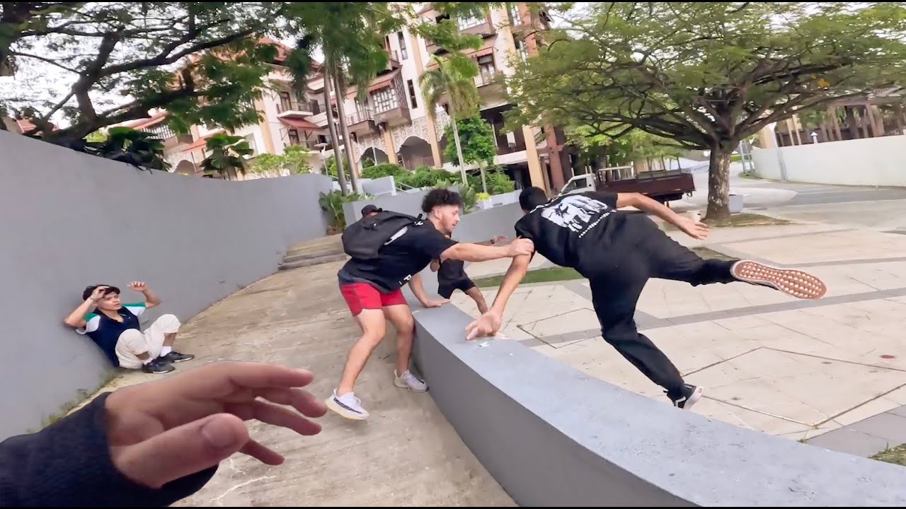 Chasing Parkour Runner in Kuala Lumpur - Stole my Phone