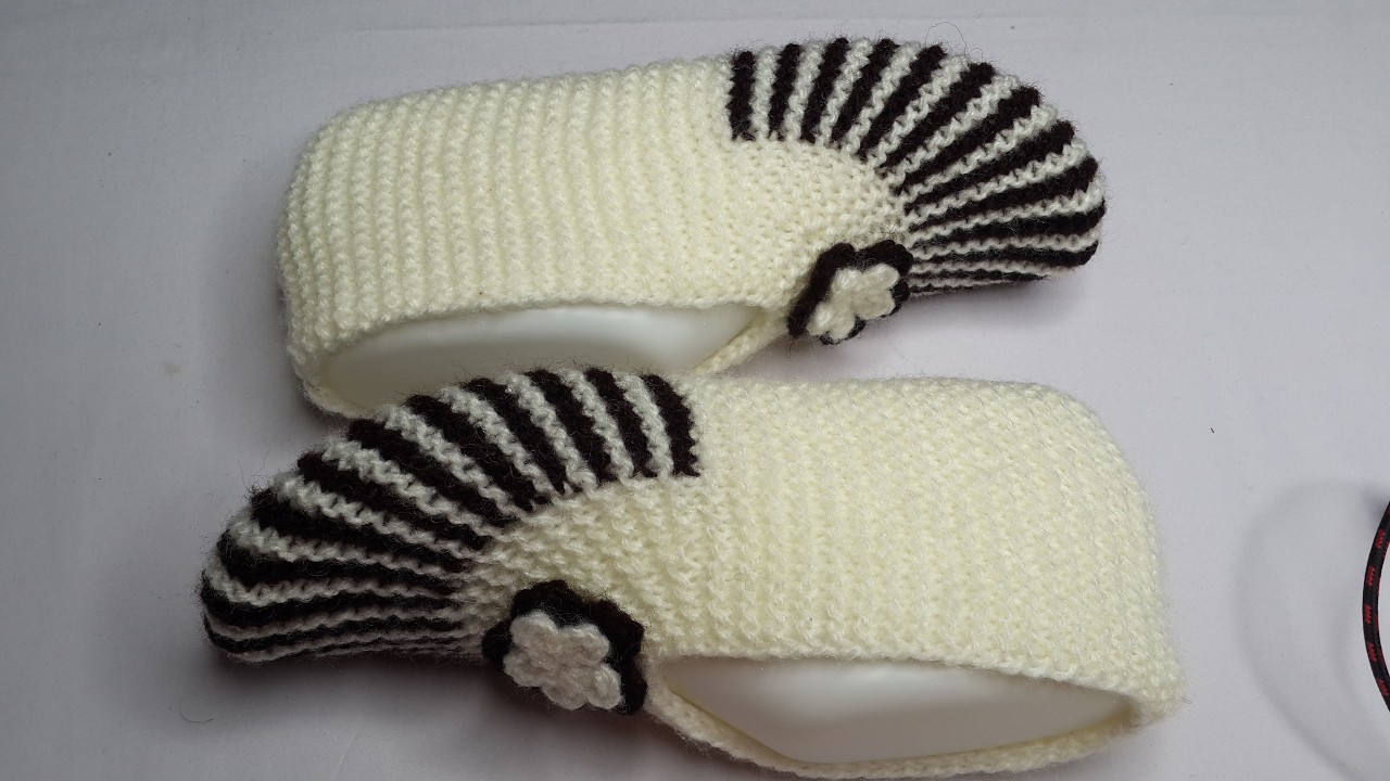 594- 💕 New Knitting Design For Ladies Socks 🎀 Woolen Socks Tutorial 🎀 Jutti 🎀 Ladies Jurab