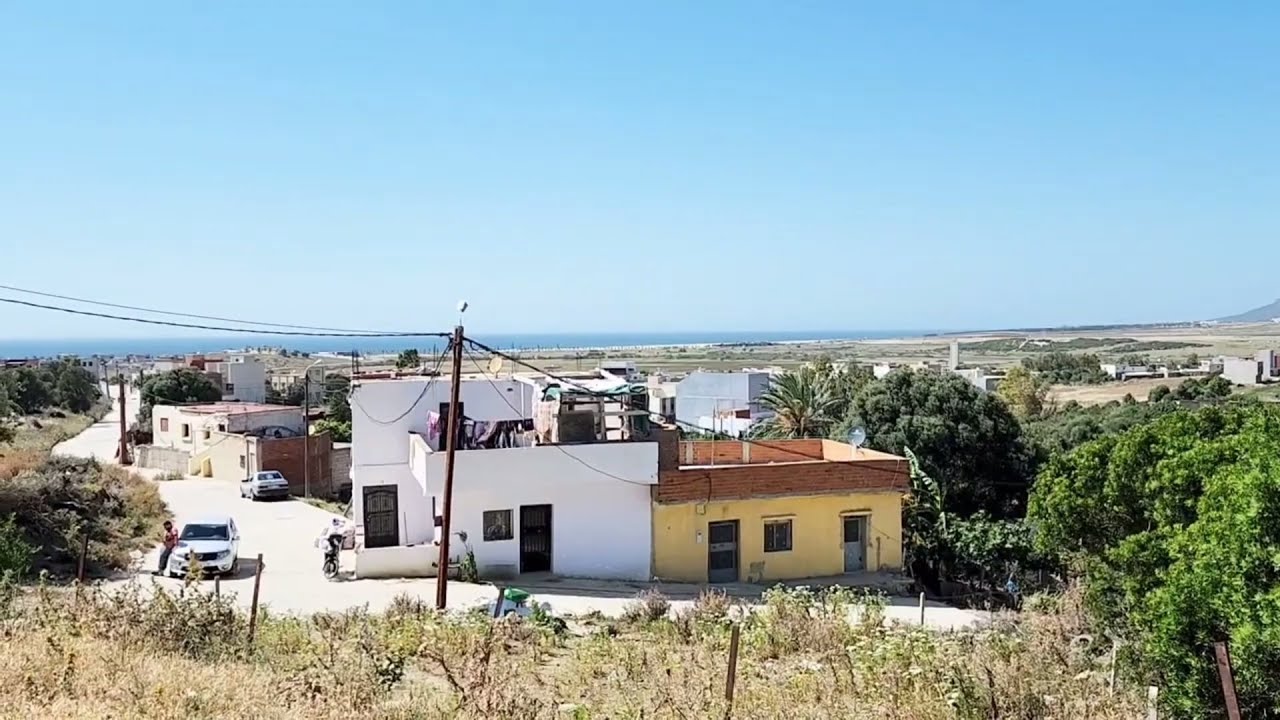 أرض محفضة 432 متر 3 الواجهات الثمن 3000 درهم مع المفاهمة سيدي قاسم الحجريين .الأرض قابلة بتبديل