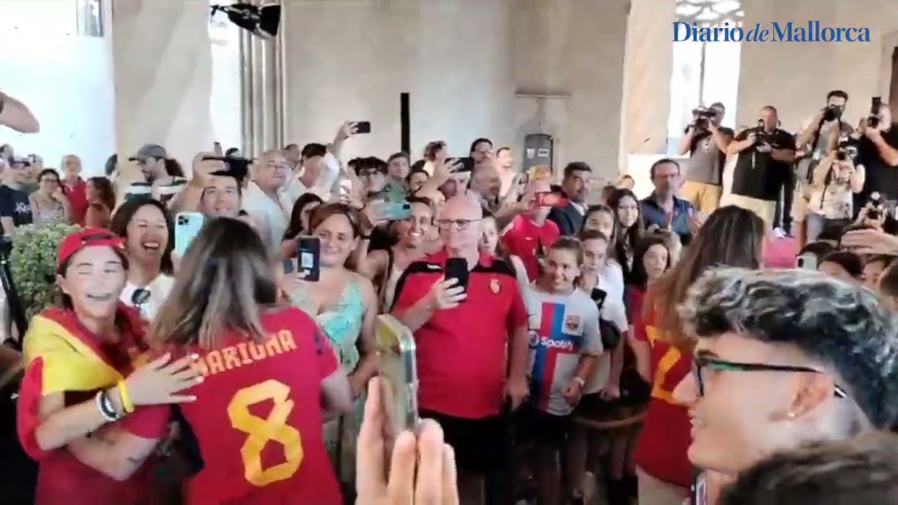 Homenaje en Mallorca a Cata Coll y a Mariona Caldentey, campeonas del mundo