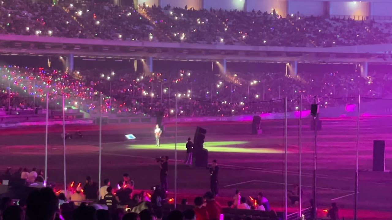 任賢齊大巨蛋開唱，與大師兄林智勝高歌一曲